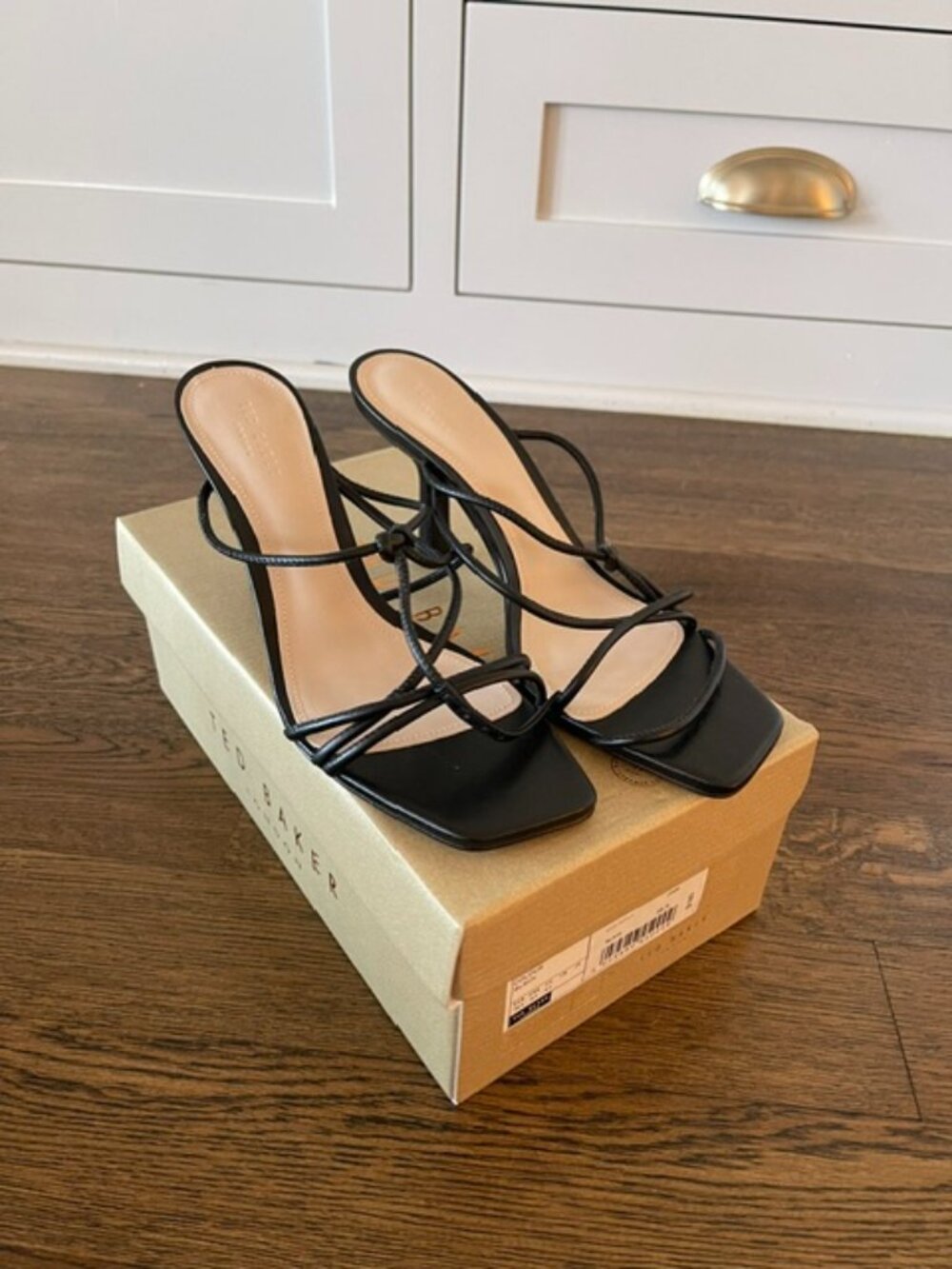 Ted Baker Black Leather Strappy Knotted Square Toe Heeled Sandals 39.5 9.5 NWOT